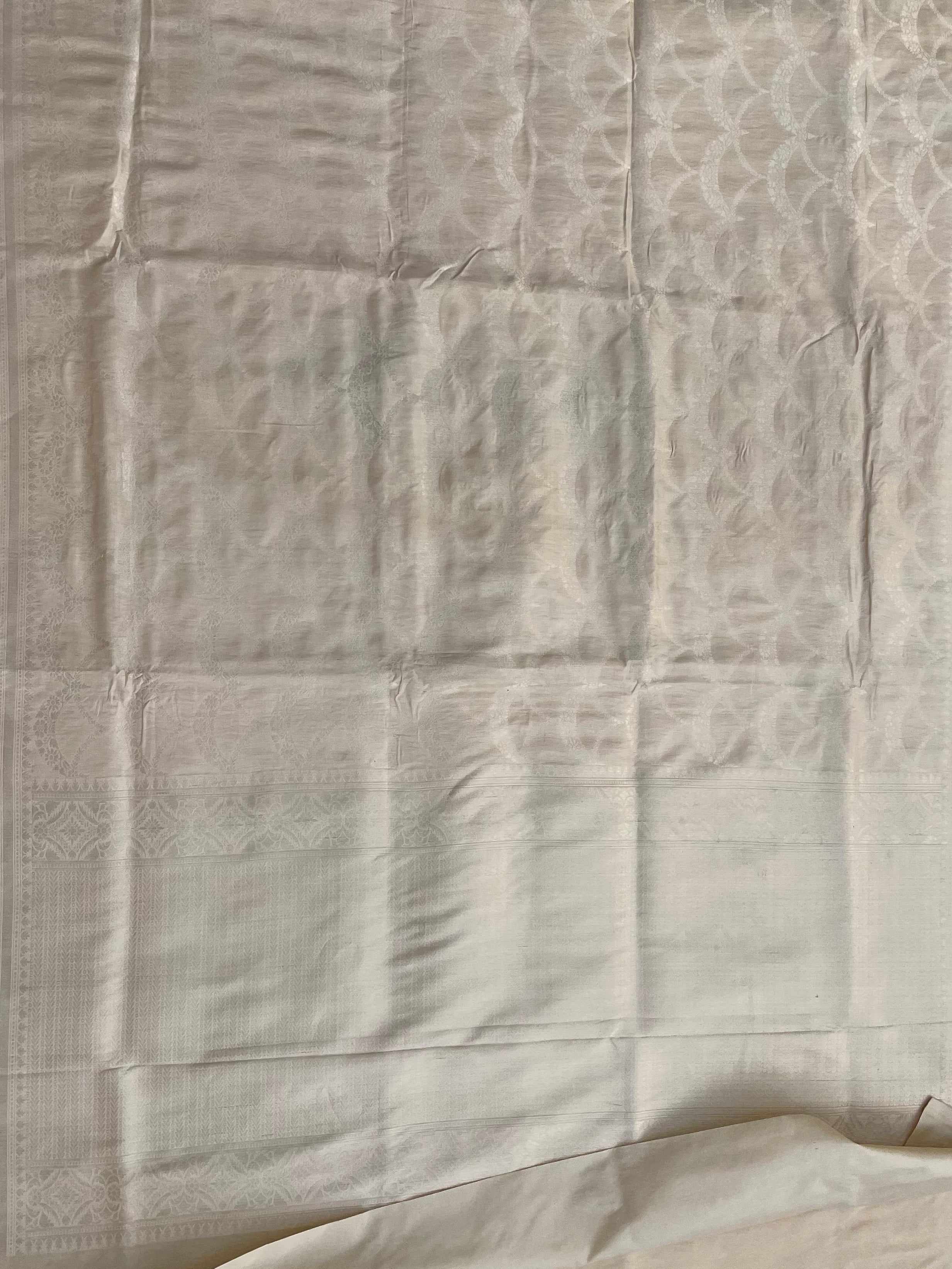 Gold Handloom Kataan Silk Banarasi Saree