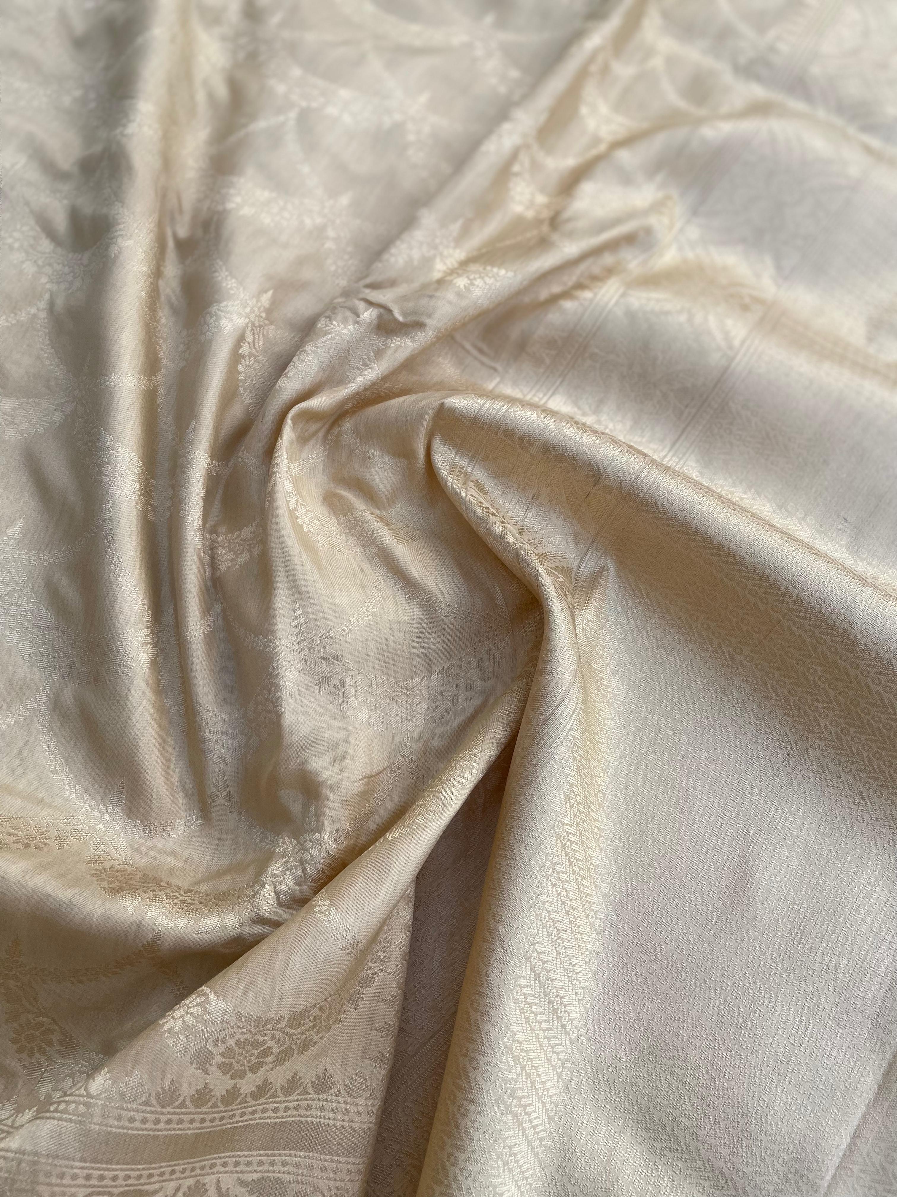 Gold Handloom Kataan Silk Banarasi Saree