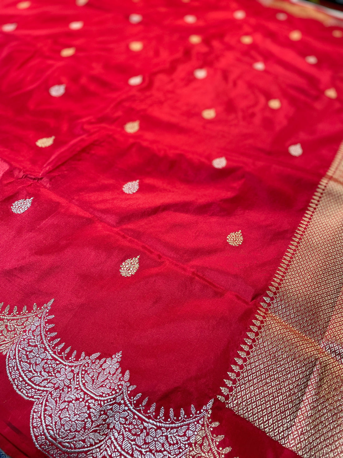 Red Handloom Kataan Silk Kadhua Buti Banarasi Saree