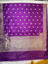 Load image into Gallery viewer, Purple Kadhua Buti Banarasi Saree with Koniya
