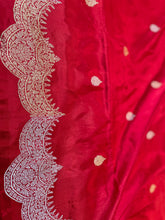 Load image into Gallery viewer, Red Handloom Kataan Silk Kadhua Buti Banarasi Saree
