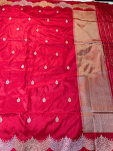 Load image into Gallery viewer, Red Handloom Kataan Silk Kadhua Buti Banarasi Saree
