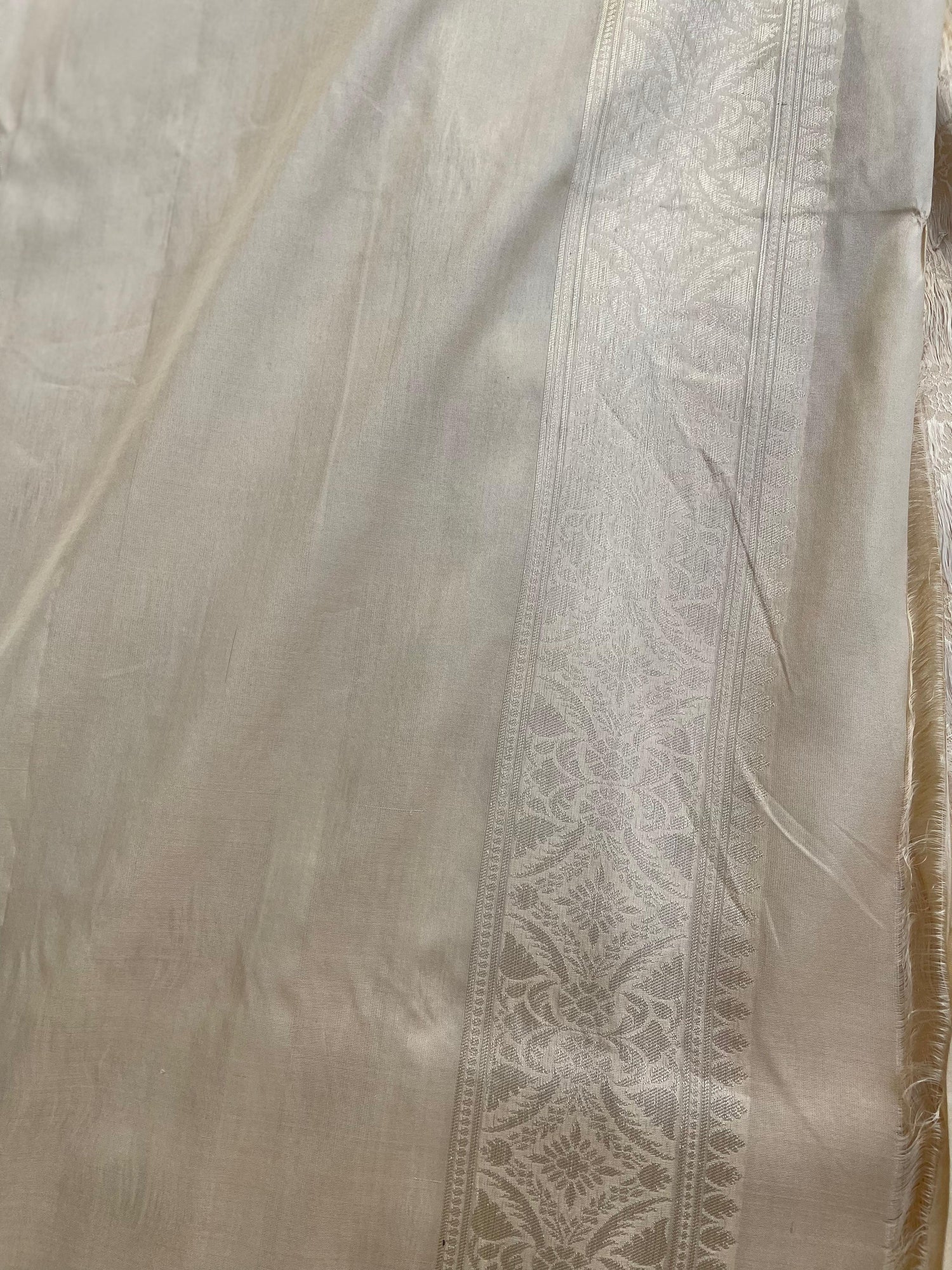 Gold Handloom Kataan Silk Banarasi Saree