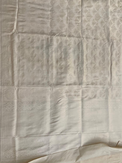 Gold Handloom Kataan Silk Banarasi Saree