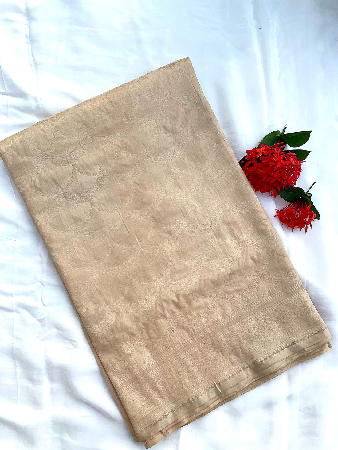 Gold Handloom Kataan Silk Banarasi Saree