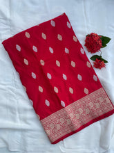 Load image into Gallery viewer, Red Handloom Satin Silk Banarasi Kadhua Silk Saree
