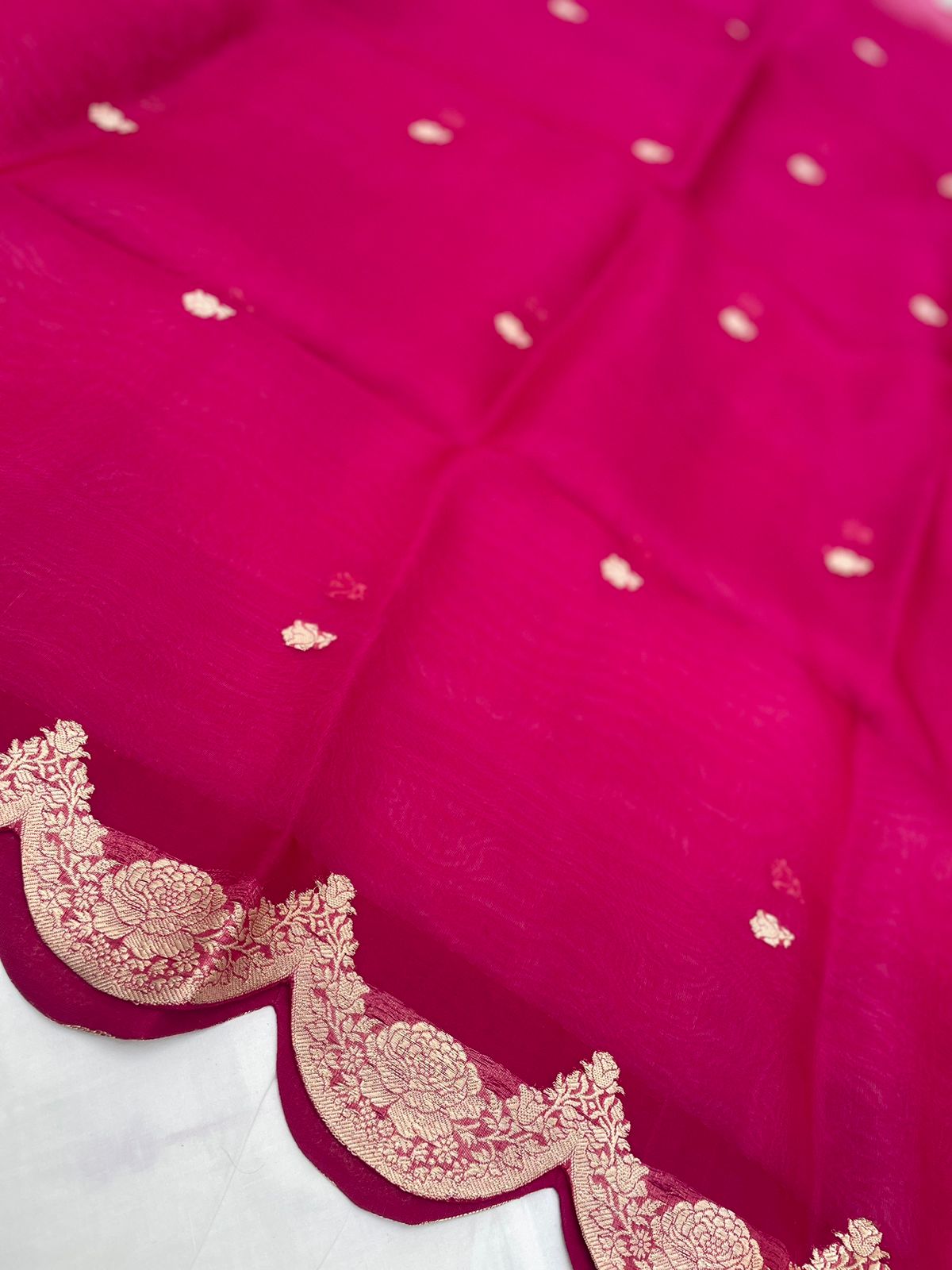Red Handwoven Organza Kadhua Buti Banarasi Dupatta