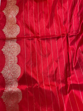 Load image into Gallery viewer, Red Handloom Kataan Silk Kadhua Buti Banarasi Saree
