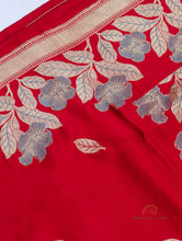 Load image into Gallery viewer, Red Handloom Mashru Silk Kadhua Butidar Banarasi Saree
