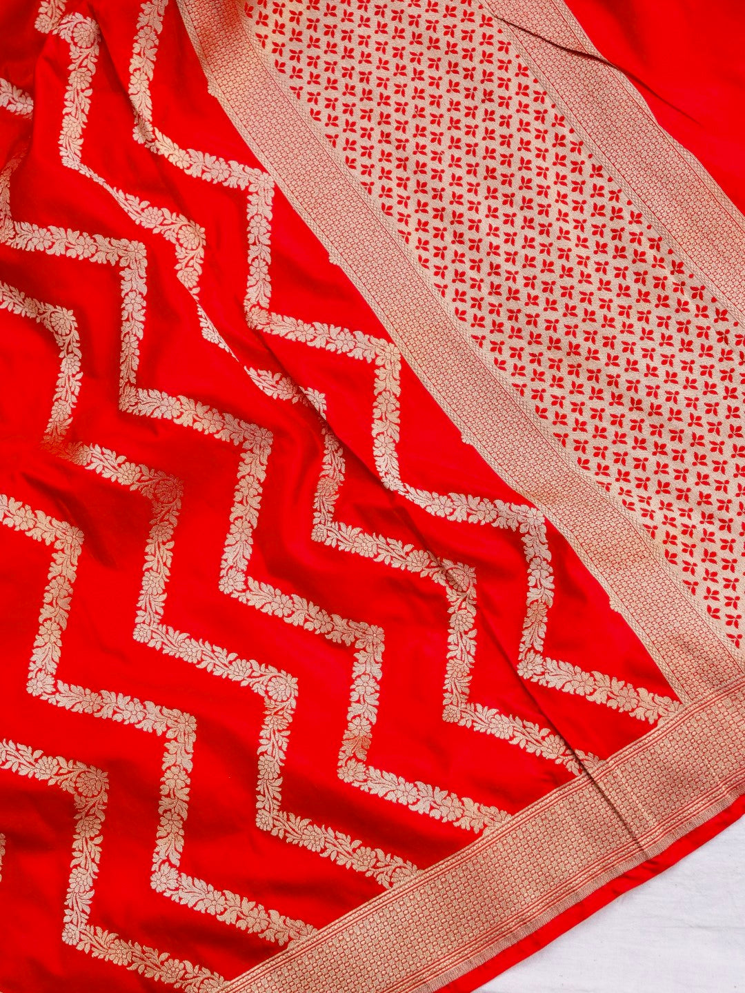 Red Handwoven Banarasi Pure Silk Dupatta