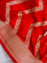 Load image into Gallery viewer, Red Handwoven Banarasi Pure Silk Dupatta
