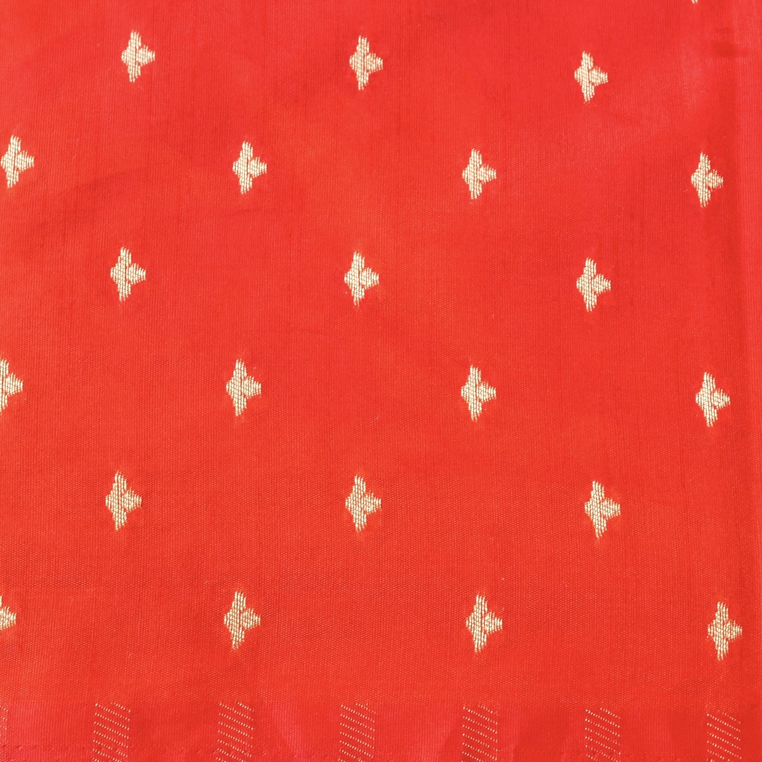 Red Floral Bunch Organza Banarasi Saree with Butis