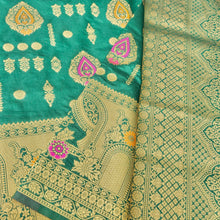 Load image into Gallery viewer, Green Allover Butis Semi Silk Banarasi Saree with Meenakari

