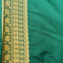 Load image into Gallery viewer, Green Allover Butis Semi Silk Banarasi Saree with Meenakari
