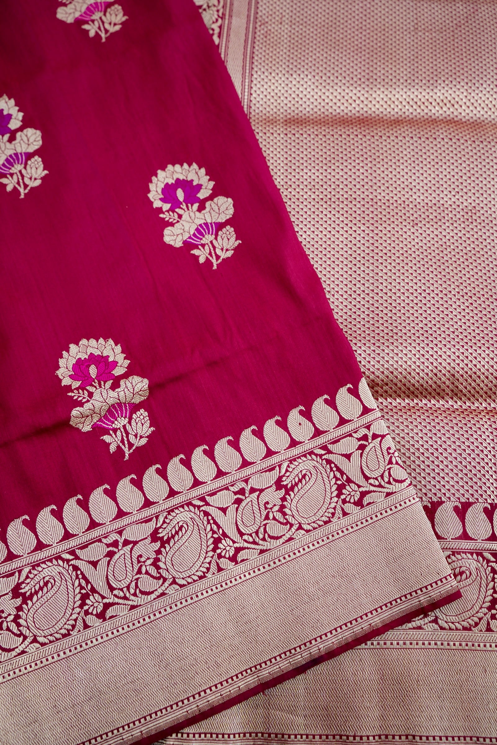 Maroon Handwoven Pure Kataan Silk Kadhua Floral Buti Banarasi Saree