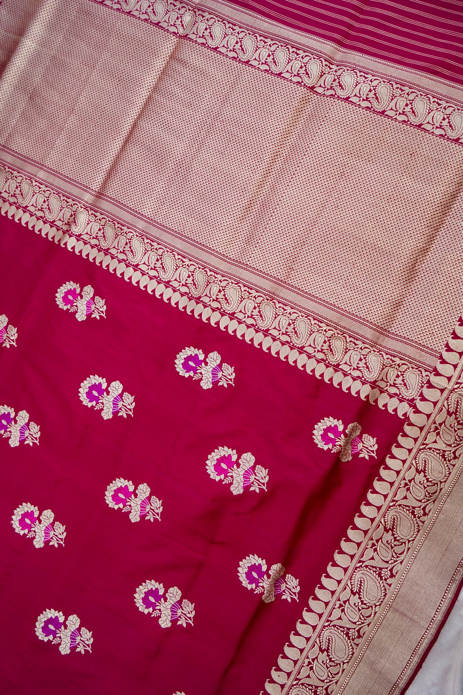 Maroon Handwoven Pure Kataan Silk Kadhua Floral Buti Banarasi Saree