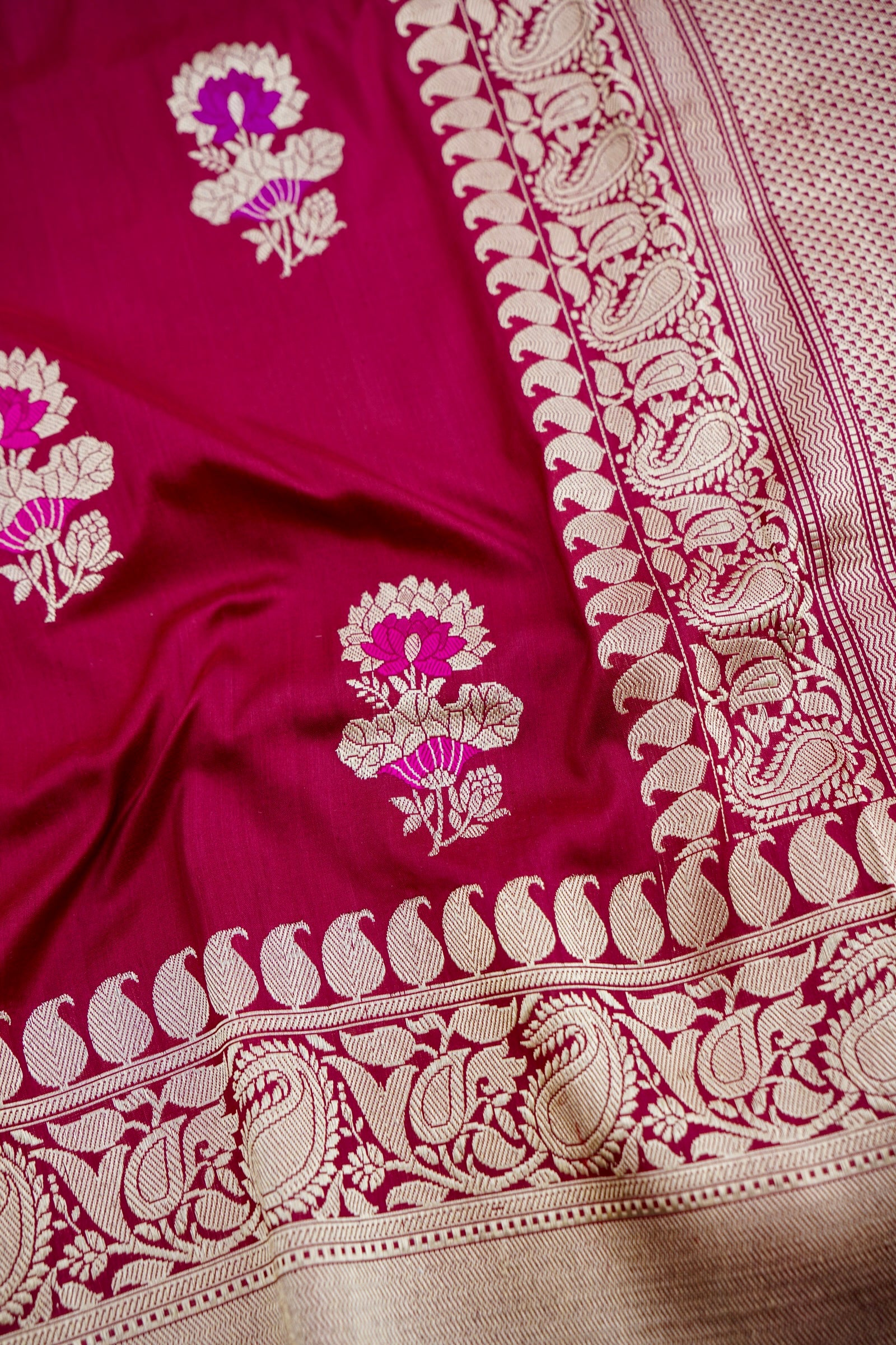 Maroon Handwoven Pure Kataan Silk Kadhua Floral Buti Banarasi Saree