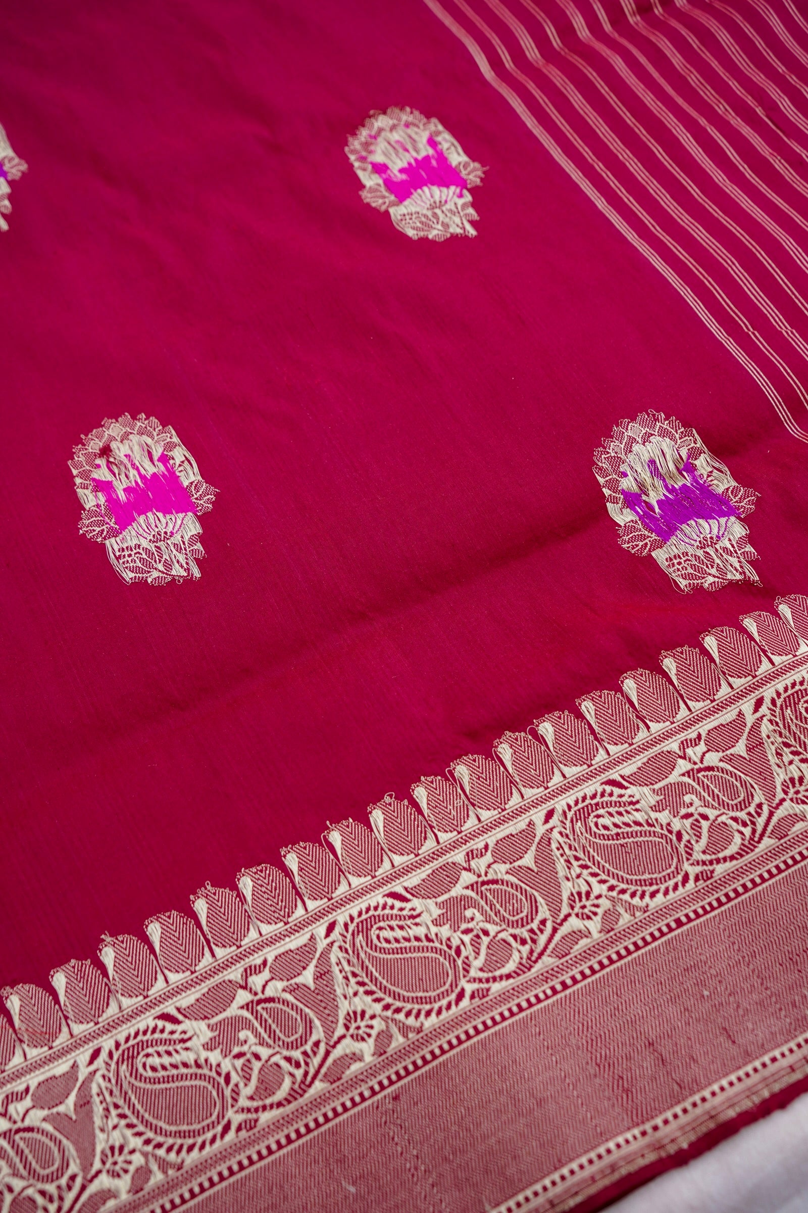 Maroon Handwoven Pure Kataan Silk Kadhua Floral Buti Banarasi Saree