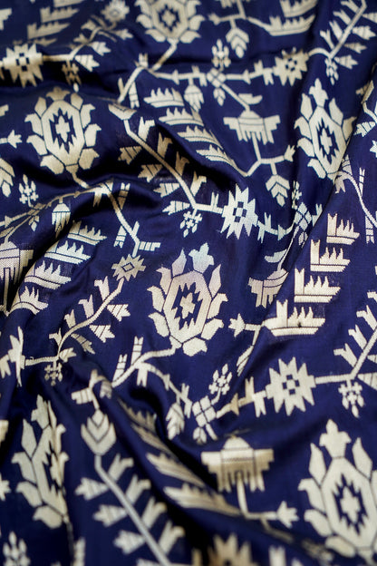 Black Handwoven Pure Kataan Silk Brocade Jaal Benarasi Saree.