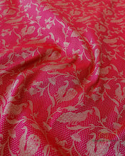 Load image into Gallery viewer, Pink Handloom Kataan Silk Shikargah Banarasi Saree
