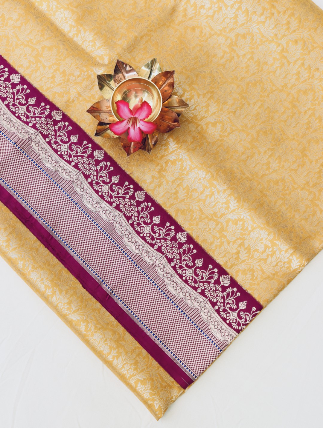 Yellow Handwoven Pure Kataan Kadhiyal Banarasi Saree