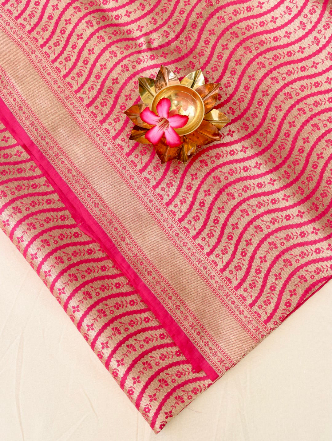 Candy Apple Red Handwoven Pure Kataan Silk Banarasi Saree