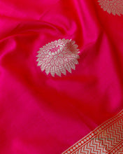 Load image into Gallery viewer, Pink Handwoven Pure Kataan Silk Kadhua Buti Banarasi Dupatta
