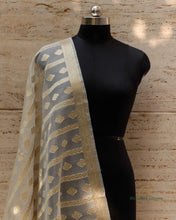 Load image into Gallery viewer, Handwoven Pure Kora Silk Handwoven Benarasi Dyebale Dupatta
