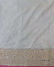 Load image into Gallery viewer, Cream Handwoven Pure Kataan Silk Kadhua Jangla Benarasi Saree
