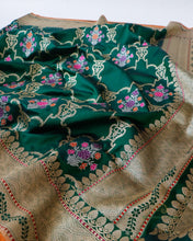 Load image into Gallery viewer, PRE-ORDER:Green Handwoven Pure Kataan Silk Kadhua Jangla Banarasi Saree
