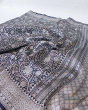 Load image into Gallery viewer, PRE-ORDER:Navy Blue Handwoven Pure Silk Shikargah Banarasi Saree
