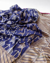 Load image into Gallery viewer, Navy Blue Handwoven Pure Kataan Kadhua Silk Benarasi Saree
