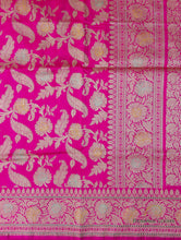 Load image into Gallery viewer, Pink Handwoven Pure Kataan Silk Kadhua Jangla Benarasi Saree
