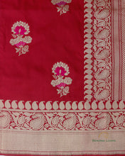 Load image into Gallery viewer, Maroon Handwoven Pure Kataan Silk Kadhua Floral Buti Banarasi Saree
