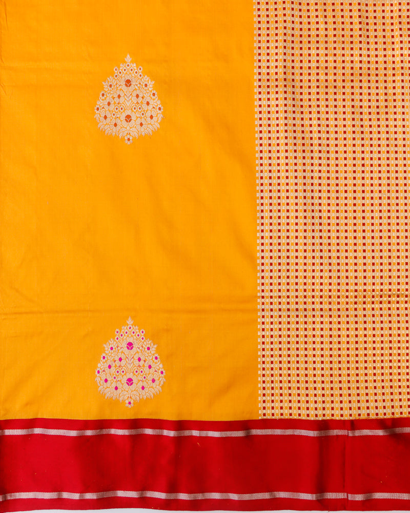 Yellow Handwoven Pure Kataan Silk Kadhua Buta Benarasi Saree